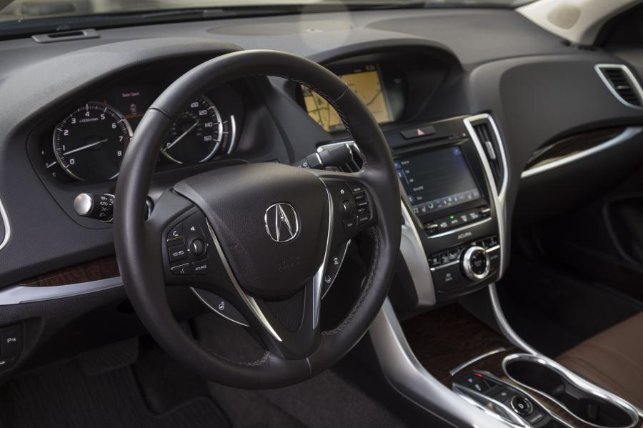 Панель приборов Acura TLX SH-AWD 2017 года  (фото 29 из 36)